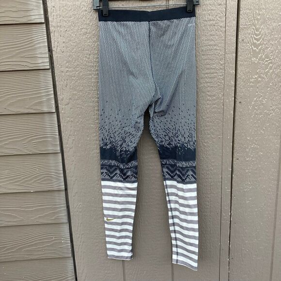 Nike Pro women’s size medium micro fleeced lined leggings striped - Picture 2 of 2
